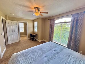 2 habitaciones, tabla de planchar con plancha, cuna de viaje y wifi