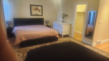 3 bedrooms, desk, iron/ironing board, free WiFi