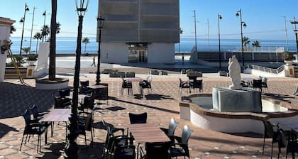 Modern Villa, steps to the boardwalk & beach