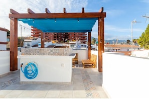 Property grounds - Modern Villa, steps to the boardwalk & beach (Estepona)