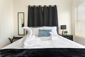 4 bedrooms, desk, iron/ironing board, travel crib