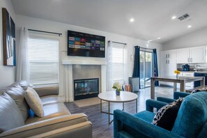 Télévision, cheminée