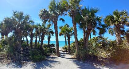 Pool & Beach – Pefect Getaway for Families - Enjoy Shark Teeth Hunting - WiFi