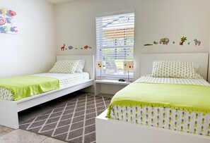 3 bedrooms, desk, iron/ironing board, travel cot