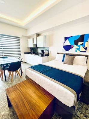 Torre Picos - Mini Suite Queen Vista Alberca | Hypo-allergenic bedding, in-room safe, individually decorated - Los Picos Hotel & Suites Bucerias (Bucerías)