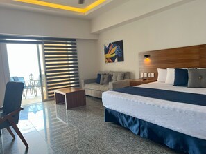 Hypo-allergenic bedding, in-room safe, individually decorated - Los Picos Hotel & Suites Bucerias (Bucerías)