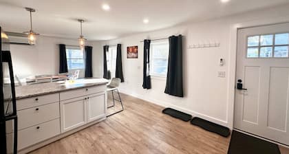 Ledge - Apartment in Downtown
