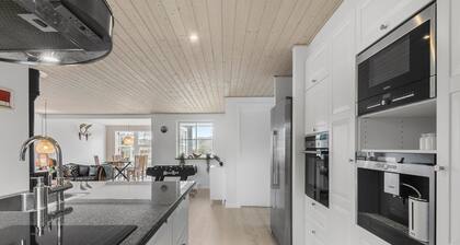 Cozy home in Faxe Ladeplads with WiFi