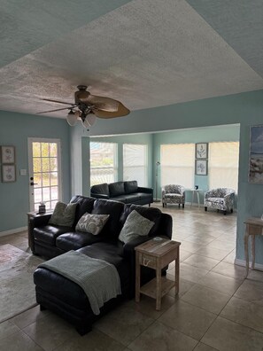 TV connectée, baby-foot, table de tennis de table