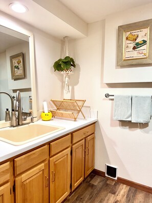 Shower, hair dryer, towels, soap - Remodeled basement in Corvallis, surrounded by forest and trails! (Corvallis)