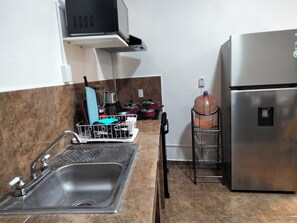 Micro-ondes, four, cafetière/bouilloire