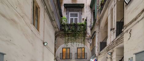 تفاصيل الفندق من الخارج