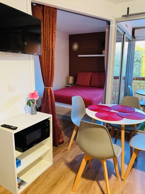 2 bedrooms, travel crib, free WiFi - 💐 Beautiful apartment in Capellans with loggia & WIFI 💐 (Saint-Cyprien)