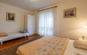 1 chambre, Wi-Fi gratuit, draps fournis