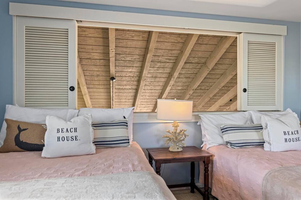 2 bedrooms, iron/ironing board, travel crib, free WiFi