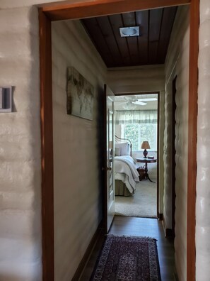 1 Schlafzimmer, Schreibtisch, Bügeleisen/Bügelbrett, Reisekinderbett