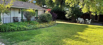 Charming 1-bedroom, wood ceiling adobe cottage in Fresno, WiFi, AC, fitness room