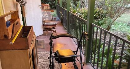 Charming 1-bedroom, wood ceiling adobe cottage in Fresno, WiFi, AC, fitness room