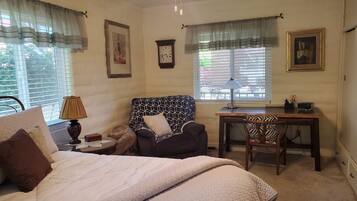 1 Schlafzimmer, Schreibtisch, BĂŒgeleisen/BĂŒgelbrett, Reisekinderbett