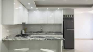 Kühlschrank, Mikrowelle, Ofen, Herdplatte