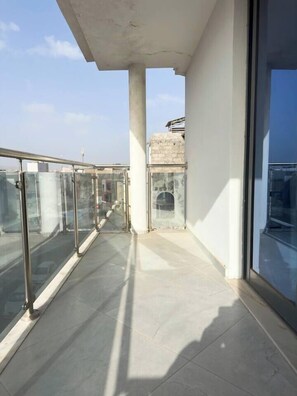 Property grounds - Spacious 2 bdr apt in Achada St Antonio - LCGR (Praia)