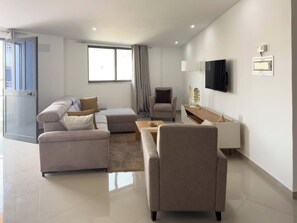 Living area - Spacious 2 bdr apt in Achada St Antonio - LCGR (Praia)