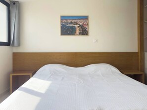 1 chambre, fer et planche à repasser, Wi-Fi gratuit, draps fournis