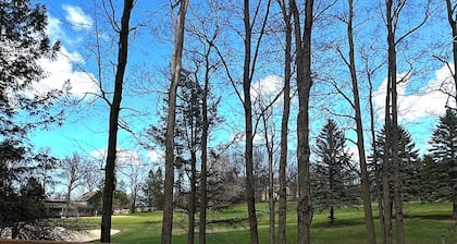 Cozy Chalet w/ HOT TUB just steps from Shanty Creek Resort