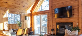 Cozy Chalet w/ HOT TUB just steps from Shanty Creek Resort