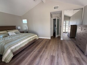 4 bedrooms, WiFi, bed sheets