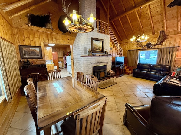 Smart TV, fireplace