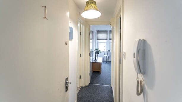 A hallway with a ceiling light, a door on the left, and a door on the right. - Contractor*Long Stays Discounts*Parking (Bristol)