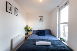 1 habitación, tabla de planchar con plancha y wifi 