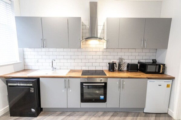 Fridge, microwave, oven, stovetop