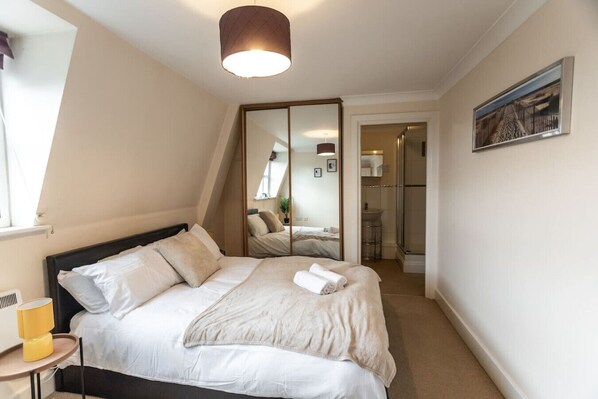 2 عدّة غرف نوم ومكتب وواي فاي