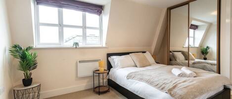 2 makuuhuonetta, työpöytä, Wi-Fi