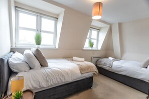 2 soveværelser, skrivebord, Wi-Fi