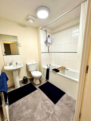 Bathroom - Central Location*Long Stays Discounts*Wyvern (Swindon)