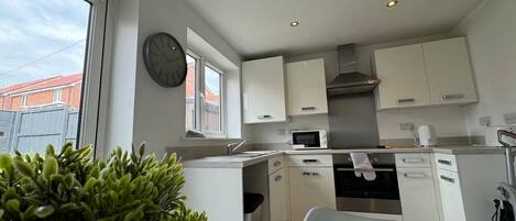 Refrigerador, microondas, horno, tostadora