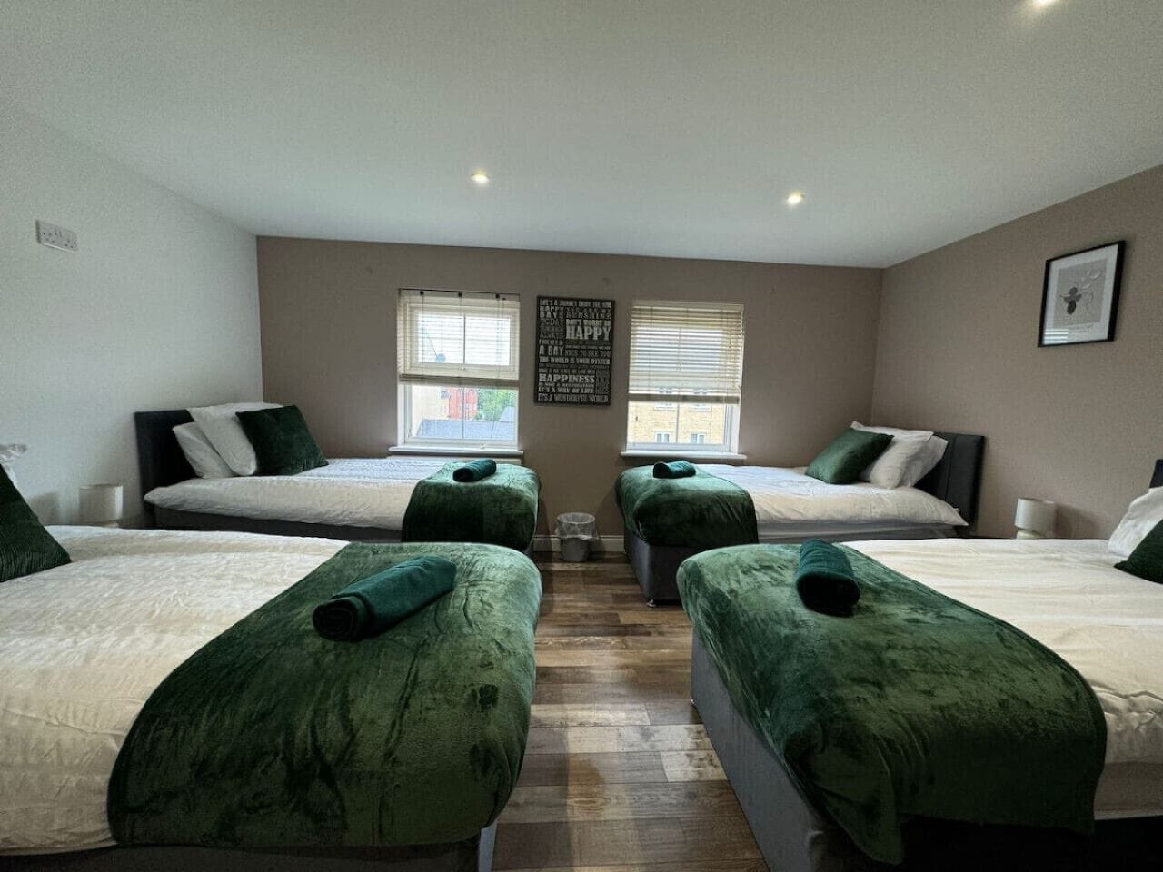 5 habitaciones, escritorio, tabla de planchar con plancha y wifi 