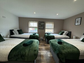 5 bedrooms, desk, iron/ironing board, WiFi