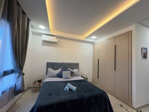 2 bedrooms, desk, iron/ironing board, free WiFi - Plein Soleil Flat (Ariana)