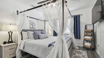 3 chambres, bureau, fer et planche Ă repasser, lit parapluie