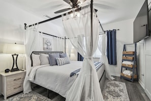 3 chambres, bureau, fer et planche à repasser, lit parapluie