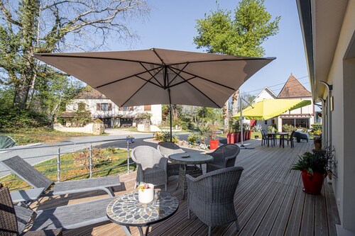 Le Pic Épeiche – Modern Holiday Home in Sarlat with Terrace, Parking, and Panoramic View