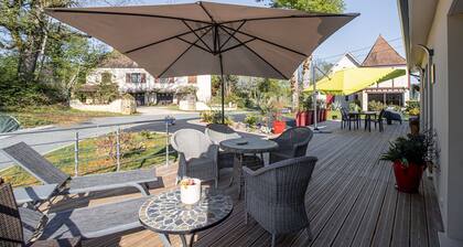 Le Pic Épeiche – Modern Holiday Home in Sarlat with Terrace, Parking, and Panoramic View