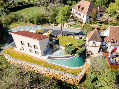 Gîte Le Pic Épeiche – Modern Comfort in Sarlat with Terrace, and Stunning View of the Cathedral