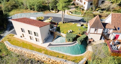 Gîte Le Pic Épeiche – Modern Comfort in Sarlat with Terrace, and Stunning View of the Cathedral