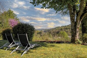 Property grounds - Gîte Le Pic Épeiche – Modern Comfort in Sarlat with Terrace, and Stunning View of the Cathedral (Sarlat-la-Canéda)