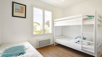 3 bedrooms, iron/ironing board, free WiFi